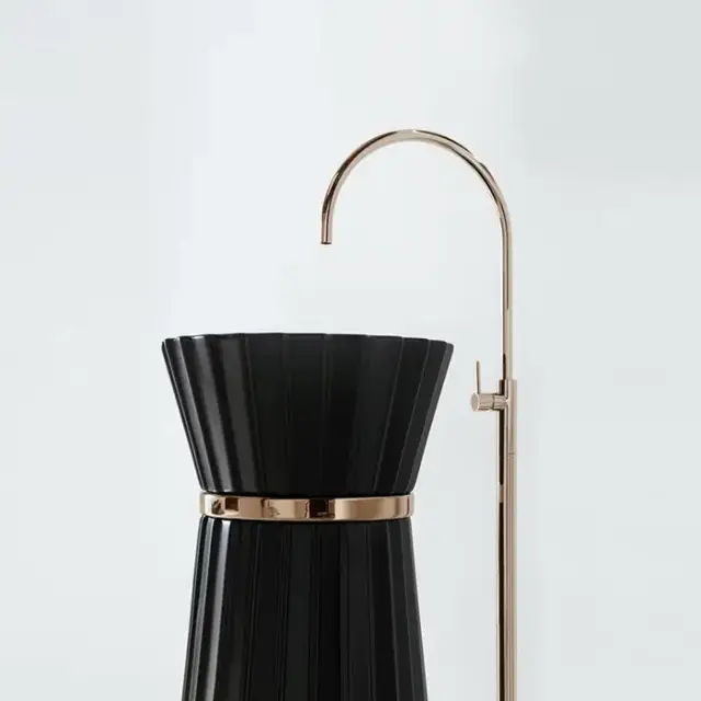 Oasis Plisse Раковина напольная &Oslash;44х95см, без отв., без перелива, в комплекте с донным клапаном, цвет: черный/золото