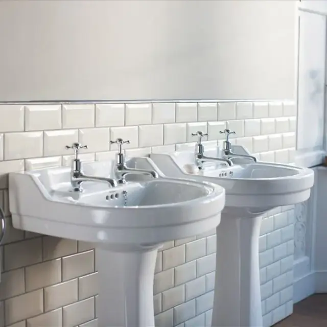 Burlington Classic Раковина подвесная 56х47 см с переливом, 3 отв. под смеситель, цвет: белый глянец B6 3TH