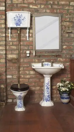 DRIFT DECORATED PAN & HIGH LEVEL CISTERN